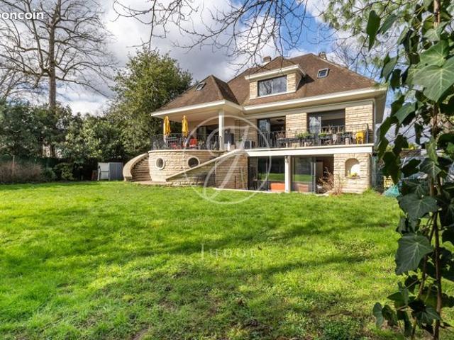 Maison 9 pièces 393 m²