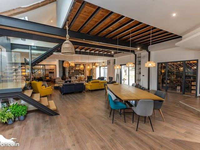 Maison 9 pièces 393 m²