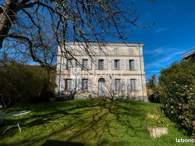 Maison 9 pièces 405 m²