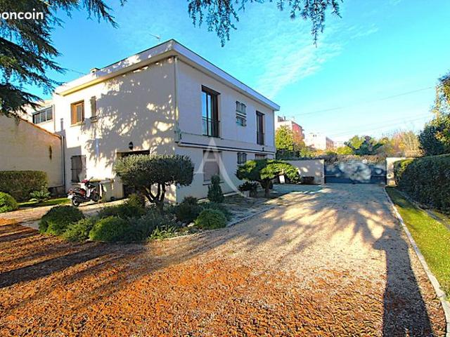 Maison 9 pièces 408 m²