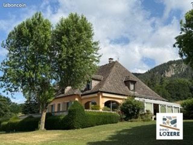 Maison 9 pièces 400 m²