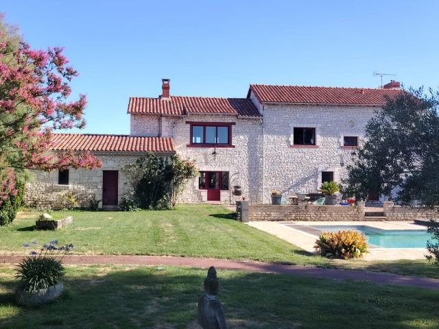 Maison 9 pièces 400 m²
