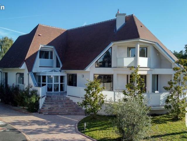 Maison 9 pièces 400 m²