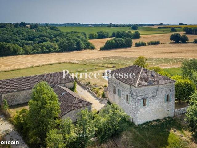 Maison 9 pièces 400 m²