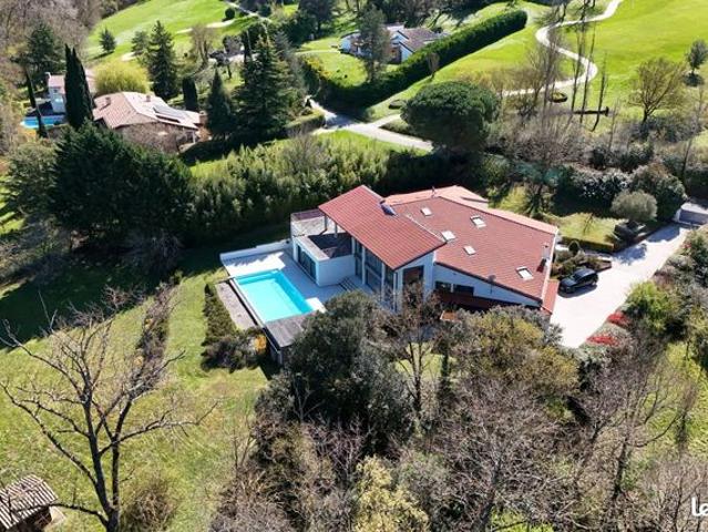 Maison 9 pièces 402 m²