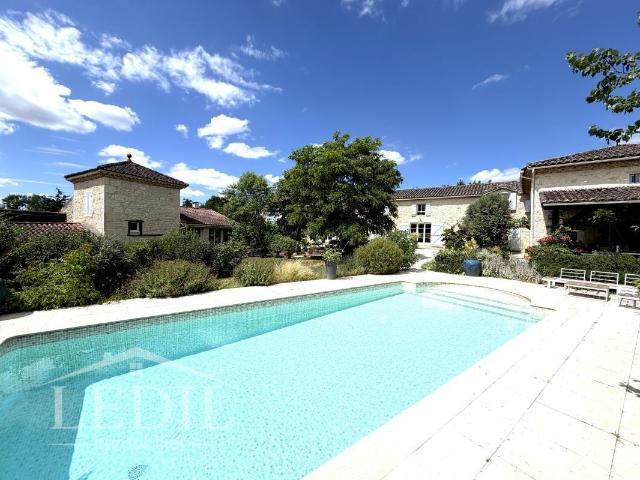 Maison 9 pièces 414 m²