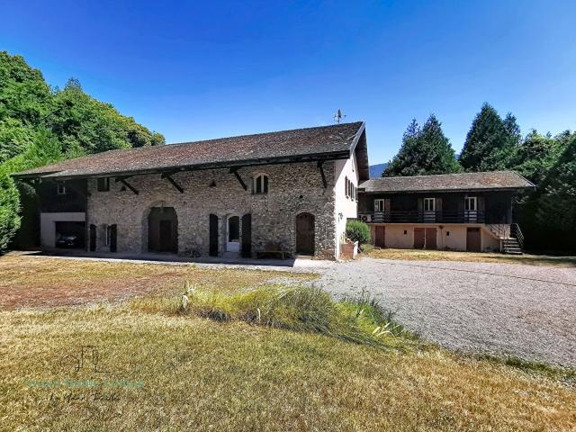 Maison 9 pièces 420 m²