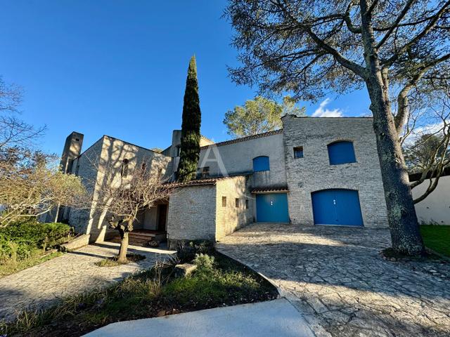 Maison 9 pièces 435 m²