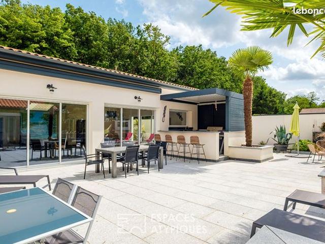 Maison 9 pièces 445 m²