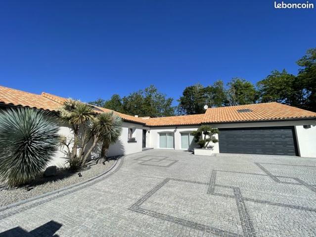 Maison 9 pièces 445 m²