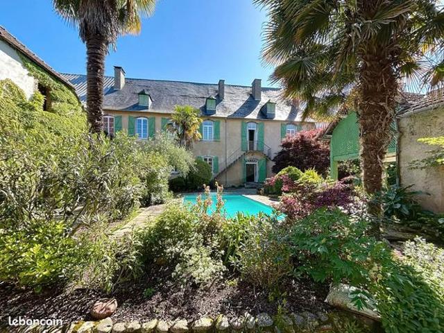 Maison 9 pièces 445 m²