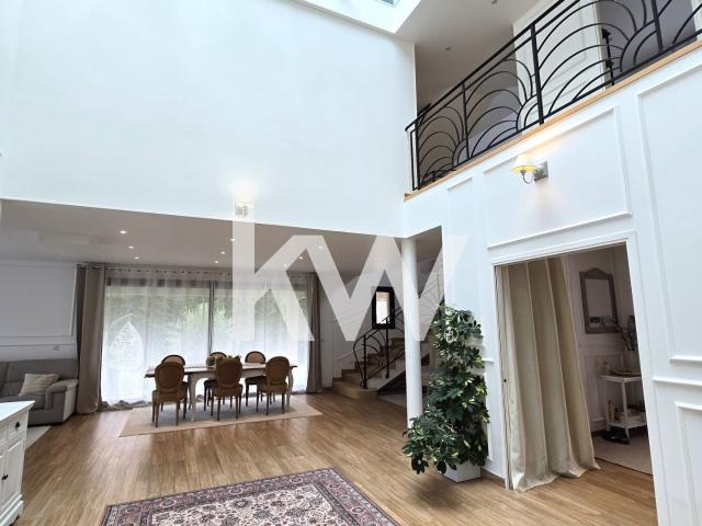 Maison 9 pièces 446 m²