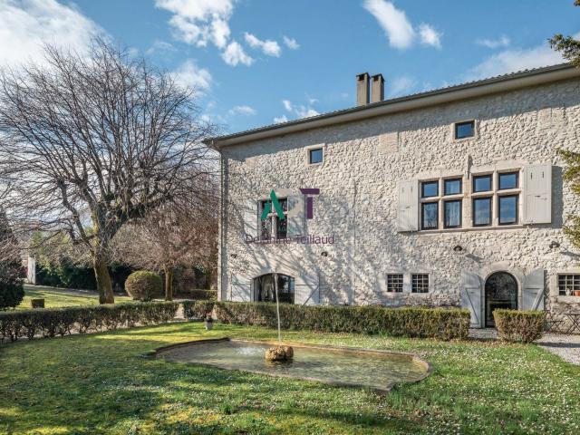 Maison 9 pièces 465 m²