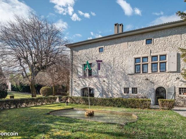 Maison 9 pièces 465 m²