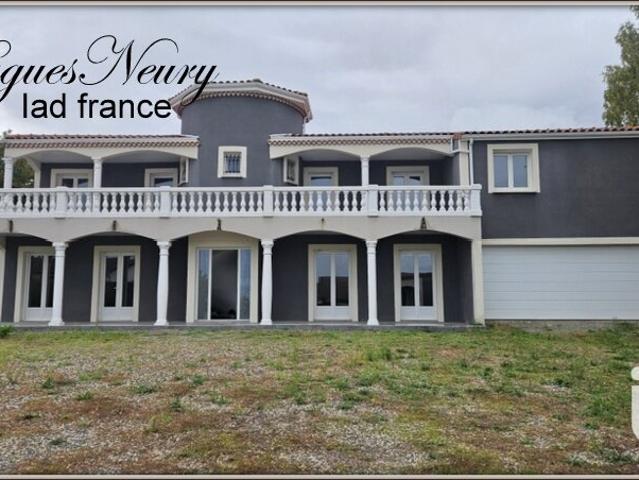Maison 9 pièces 462 m²