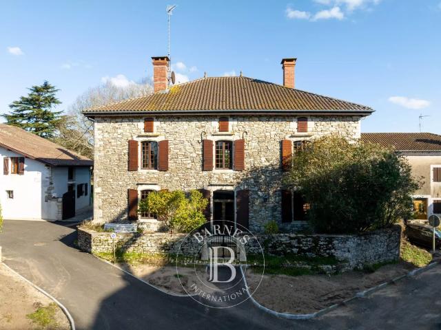 Maison 9 pièces 475 m²