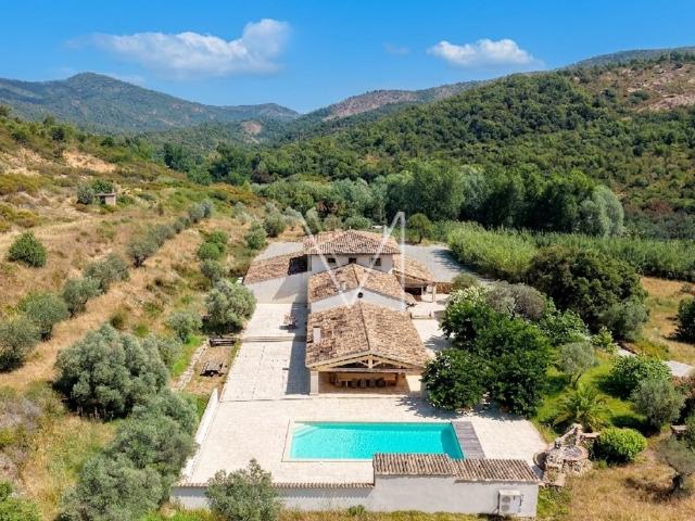 Maison 9 pièces 500 m²
