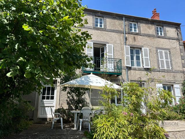 Maison 9 pièces 244 m²