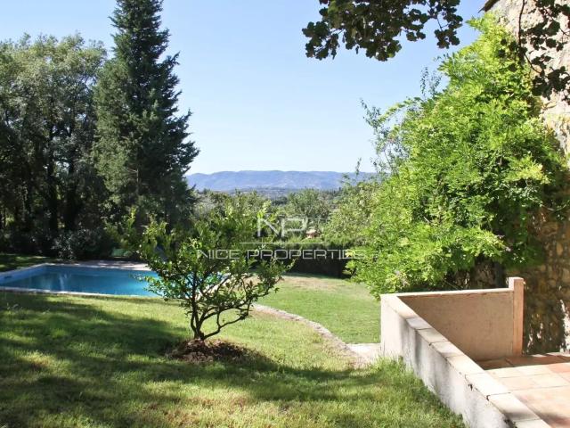 Maison 9 pièces 570 m²