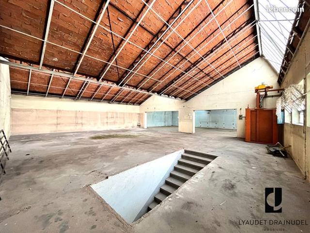 Maison 9 pièces 637 m²