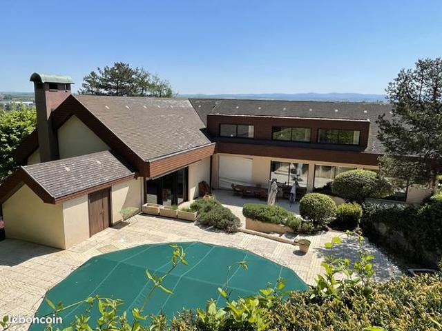 Maison 9 pièces 630 m²