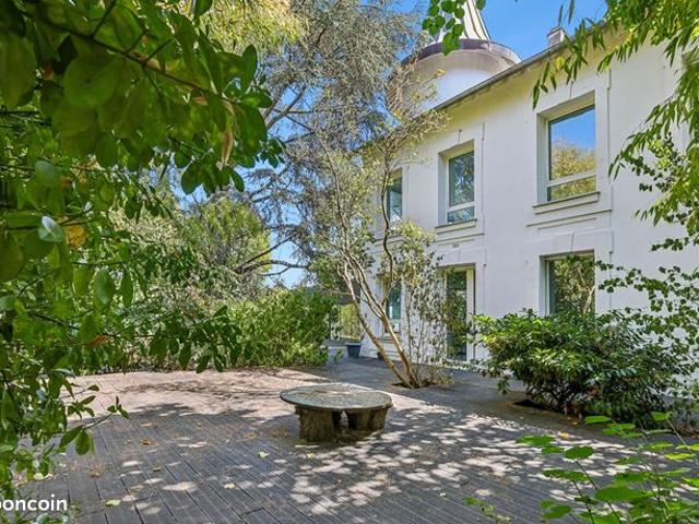 Maison 9 pièces 667 m²