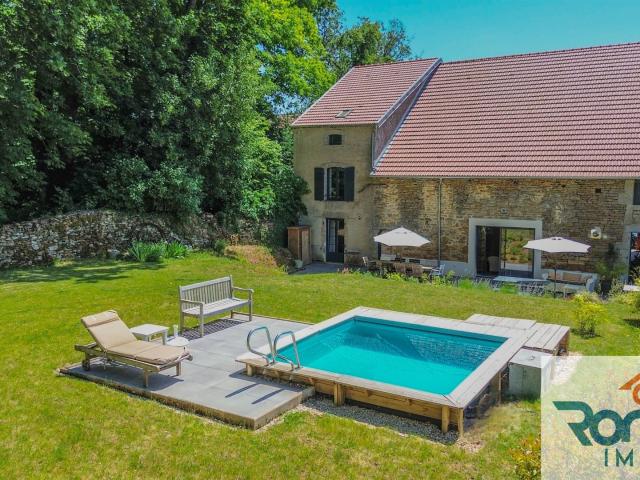 Maison 9 pièces / 6 chambres / 250 m2 / 1123 m2 terrain avec. 250m² Saint Broingt les Fosses