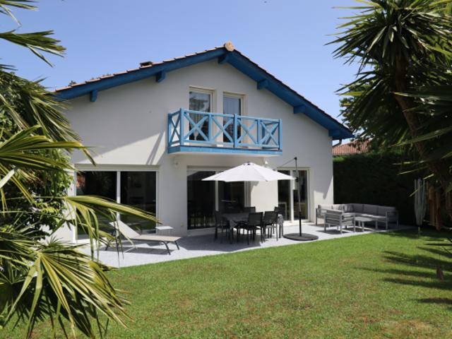 MAISON 'COCOONING' AU COEUR D'ANGLET avec BEAU JARDIN ET GAR