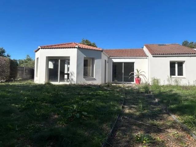 Maison COMMEQUIERS, 171m2 avec terrain de 2925m2