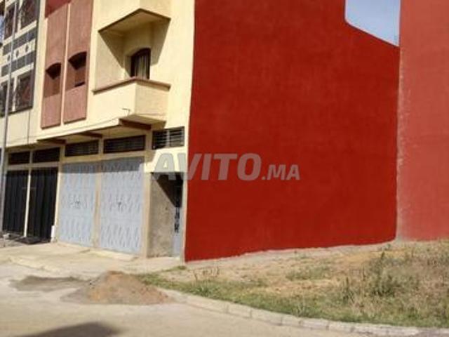 Maison Commercial Titré Kamoni