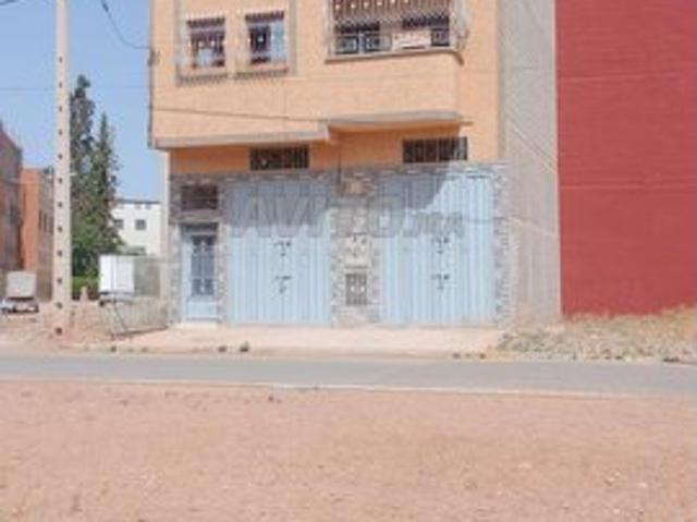 Maison commerciale R 2 avec garçonnière à vendre
