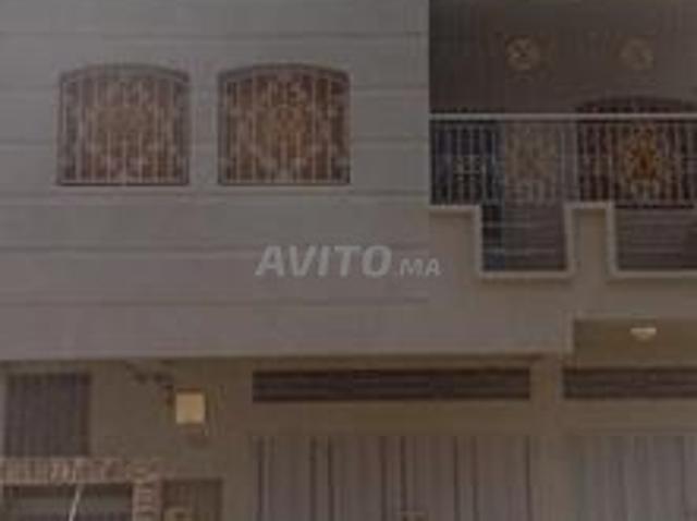 Maison comneriale de rdc plus 2 en vente
