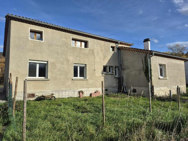 Maison composée de 3 logements