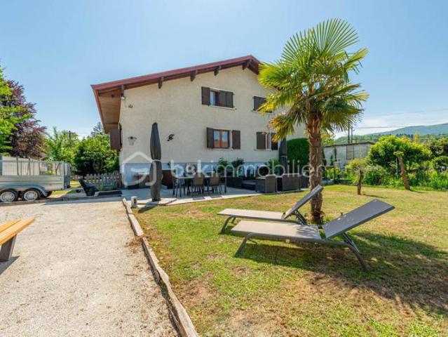 Maison composée de 2 appartements / Sous sol complet aménagé / Terrain