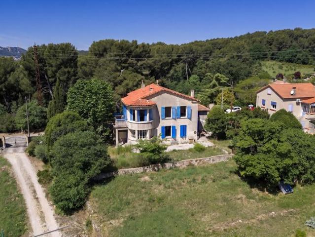 MAISON COMPOSÉE DE DEUX APPARTEMENTS