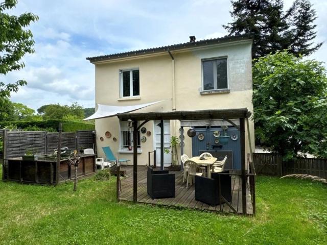 Maison comprenant 2 appartements sur un terrain de plus de 600 m², à Prayssac