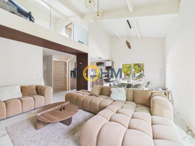 MAISON COMPTEMPORAINE DE 134M2 HABITALBLES, GARAGE DOUBLE ET