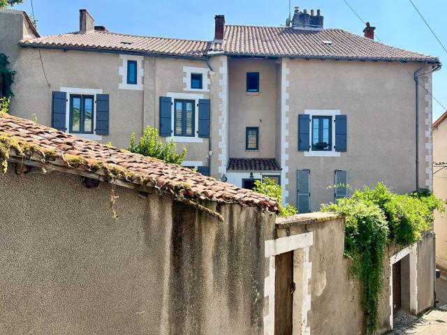 Maison Confolens 6 pièce s