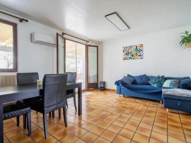 Maison confortable à Vitry Sur Seine avec jardin et terrasse