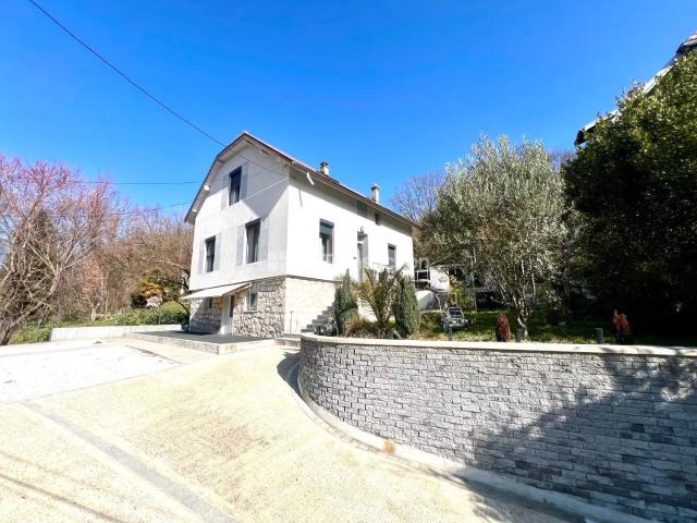 Maison constituée de 3 appartements indépendants