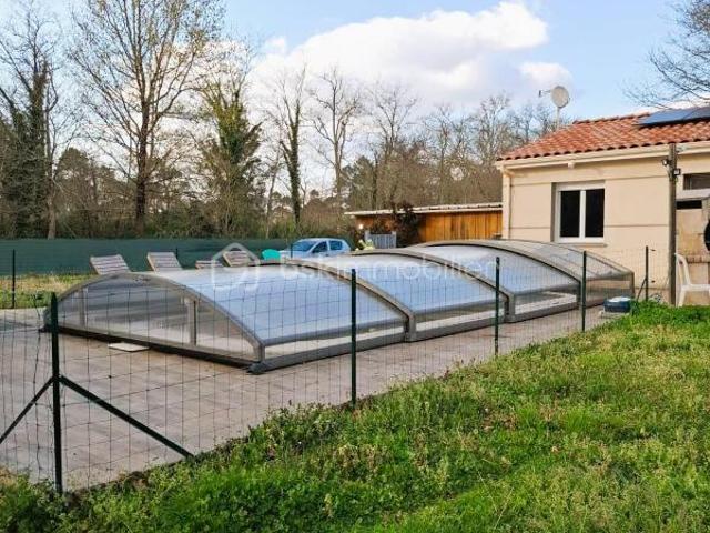 Maison contemporaine 4 chambres avec piscine et terrain de 1847 m²