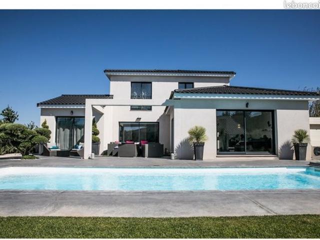 Maison contemporaine 4 pièces – Suite parentale, terrasse, et volumes généreux