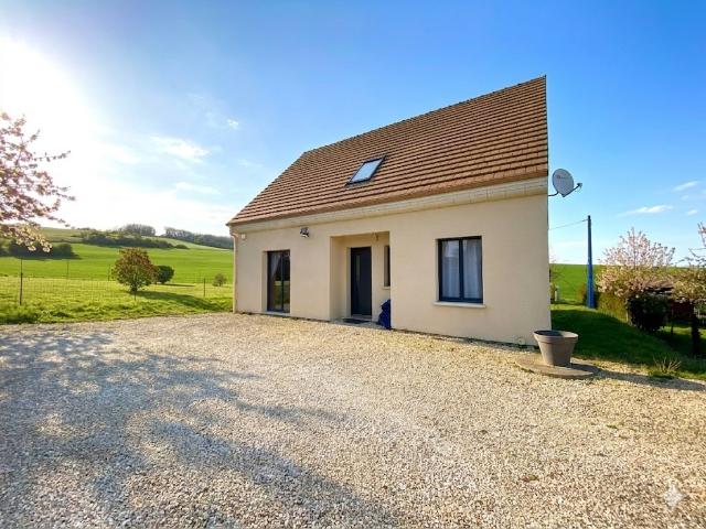 Maison contemporaine 5 pièces 102 m² avec jardin de 748 m² à Gommecourt