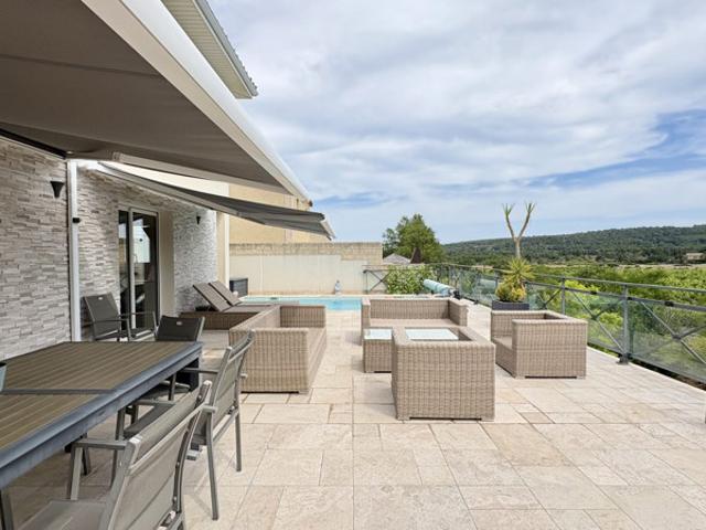 MAISON CONTEMPORAINE 5 PIECES AVEC PISCINE ET VUE DEGAGEE SUR VI