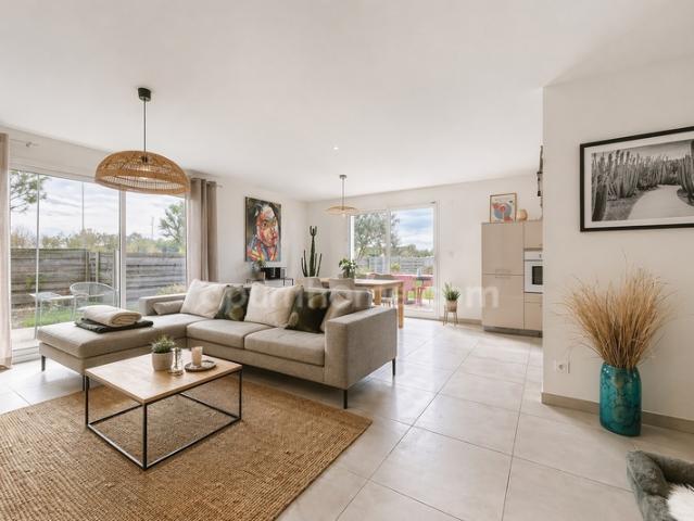 Maison contemporaine de 108 m² avec 3 chambres, double terrasse et garage – à 10 min de Castelnau de Médoc