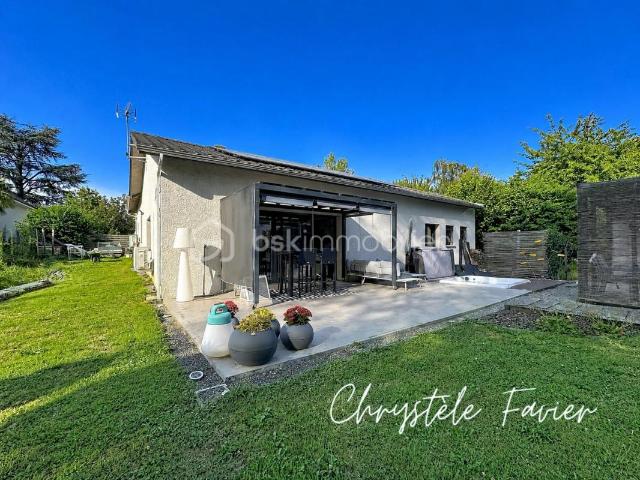 MAISON CONTEMPORAINE 115 m2 4 CHMABRES GARAGE JACUZZI PANNEAUX SOLAIRES TERRAIN 600 m2 ACCÈS PMR