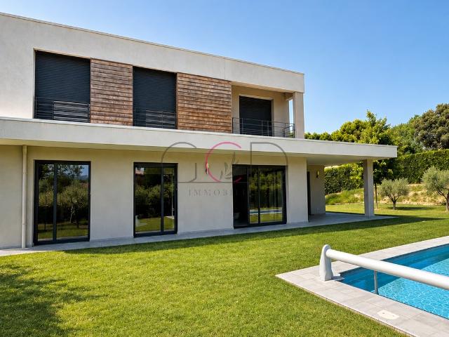 Maison contemporaine 150m2 T5 meublée avec piscine et jardin Environnement privilégié à Ventabren