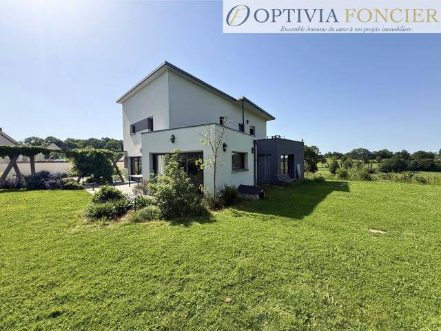 Maison contemporaine 2014 T8 CHANTELOUP DPE: B 197 m2 1300 m2 de terrain