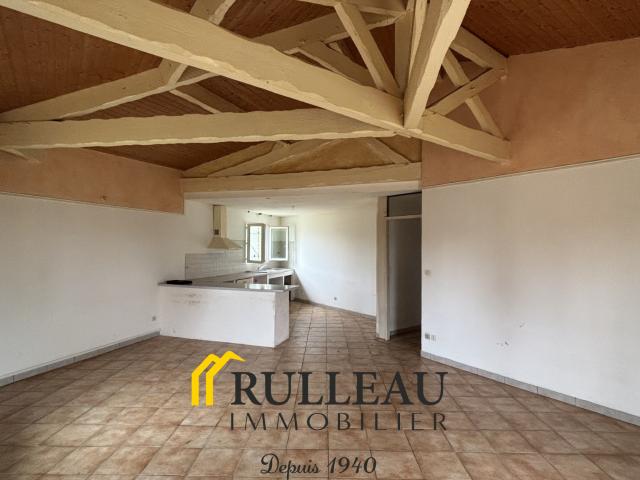 Maison contemporaine 236 m2 à Laruscade Double logement, grand terrain de 2 300 m2, fort potentiel familial