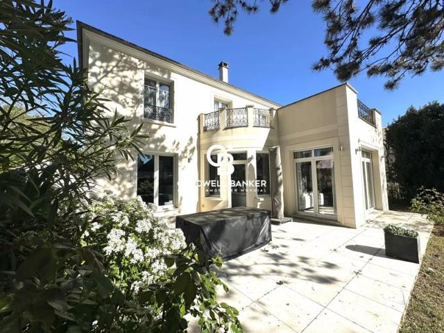 Maison contemporaine 255m2 proche Ibis